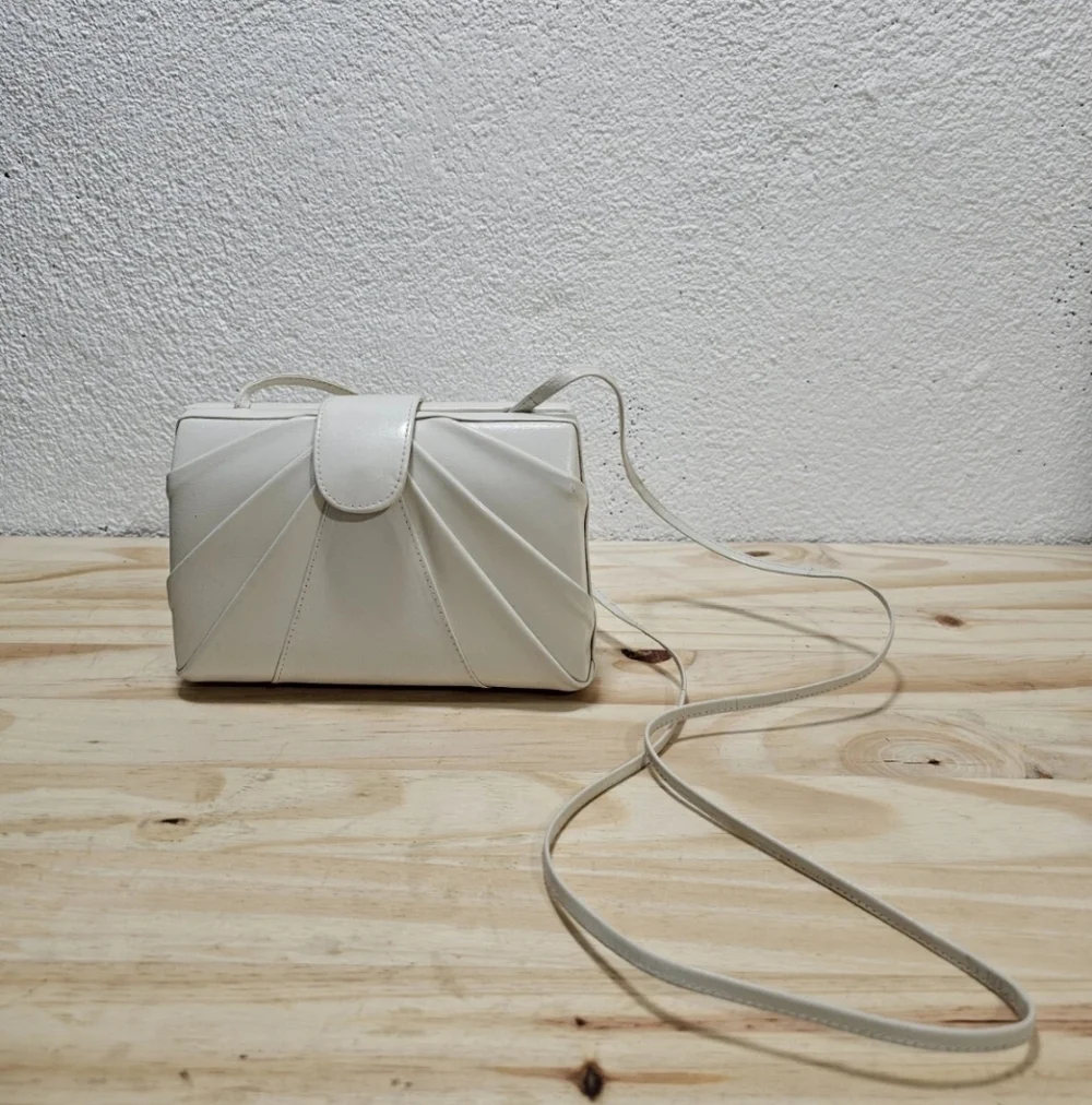 Vtg Lisette New York‎ Women's Leather White Clutch Shoulder Strap Bag